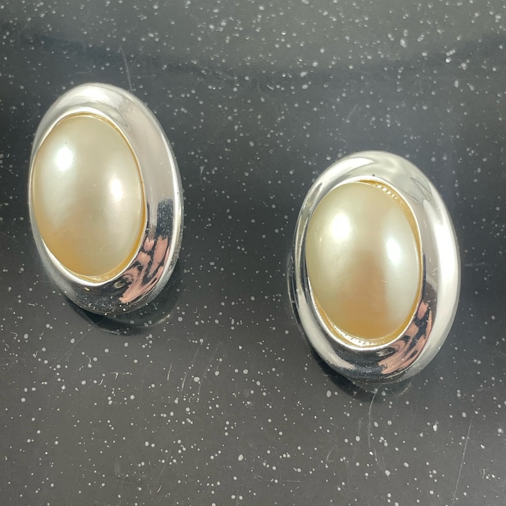 Liz Claiborne Silver and Cream Oval Earrings